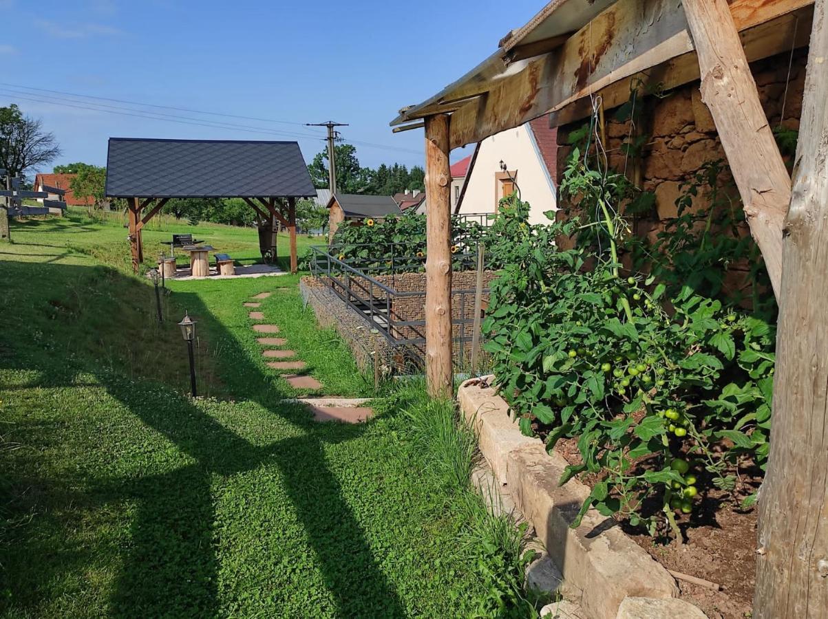 Apartmán na statku Červený Kostelec Exterior foto