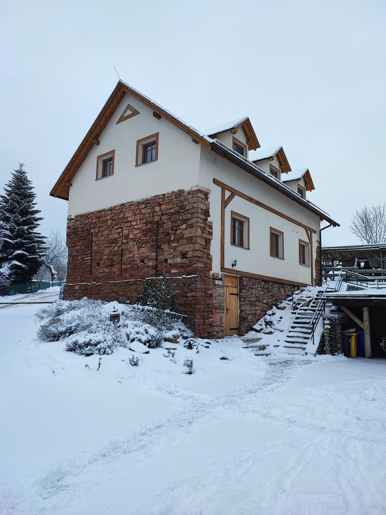 Apartmán na statku Červený Kostelec Exterior foto