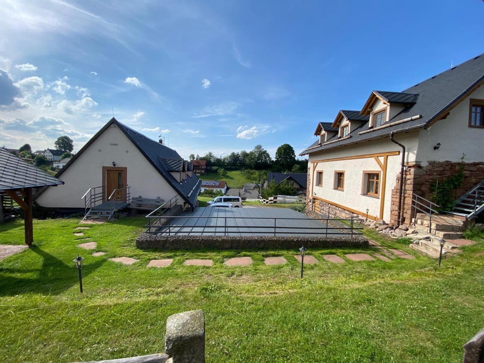 Apartmán na statku Červený Kostelec Exterior foto