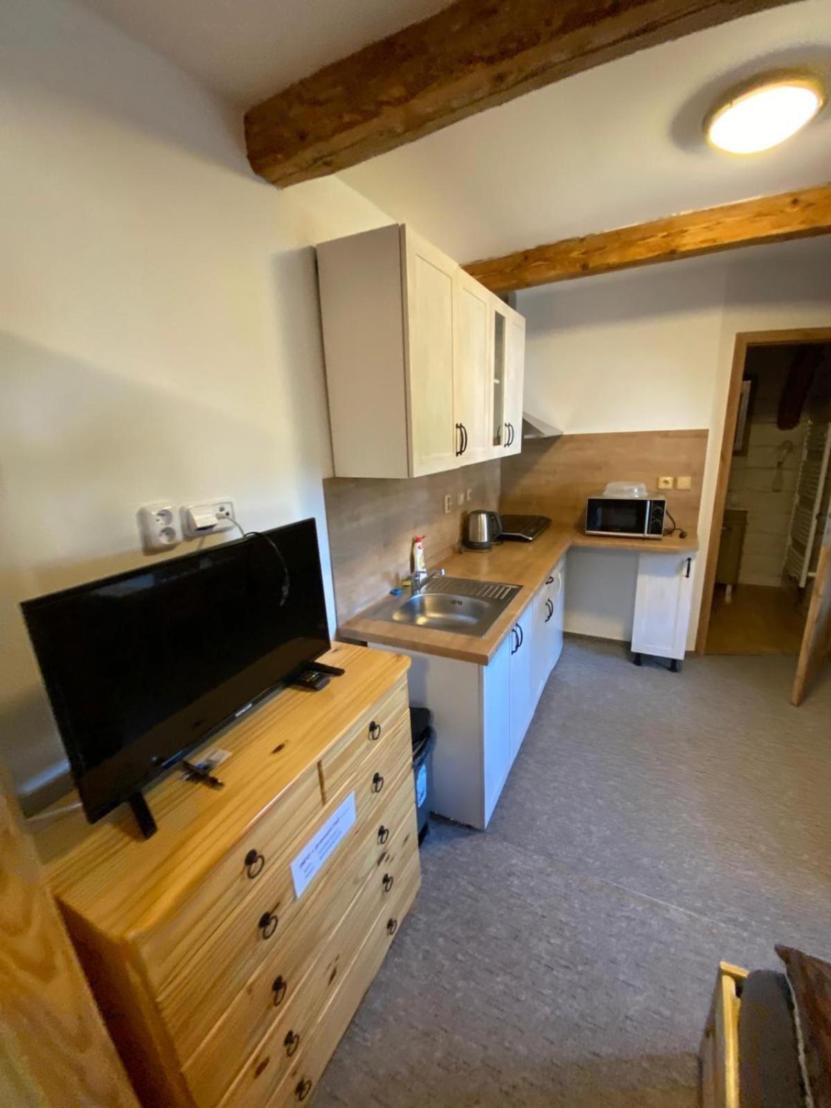 Apartmán na statku Červený Kostelec Exterior foto